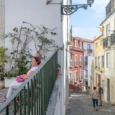 Typical Alfama Apartment, By Timecooler * Lisboa