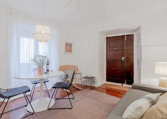 Typical Alfama Apartment, By Timecooler * Lisboa