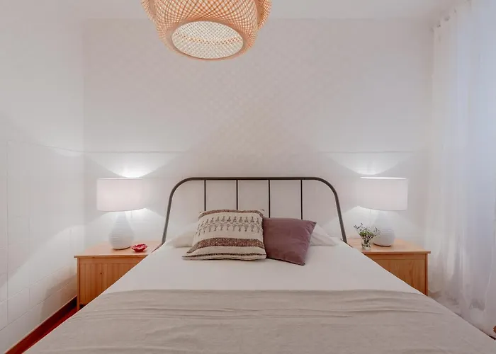 Typical Alfama Apartment, By Timecooler شقة